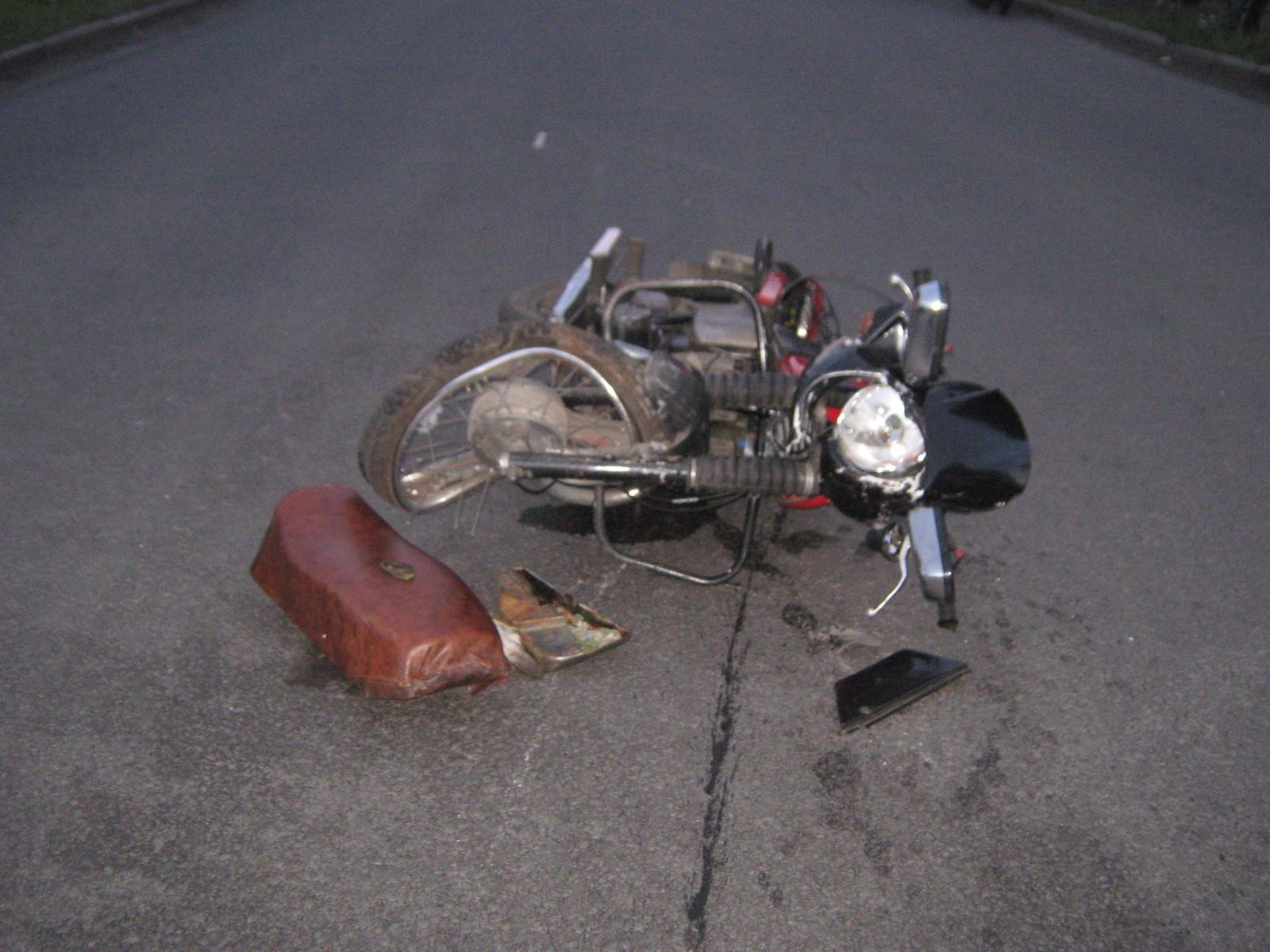 30 июня 2006. Разбитый мотоцикл ИЖ Юпитер 5.