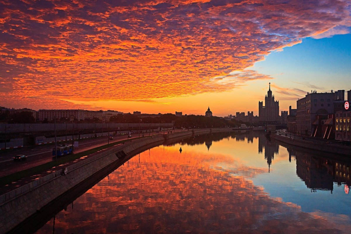Когда закат в москве. Красивый закат в Москве. Рассвет в городе. Рассвет в Москве. Красивый рассвет в городе.