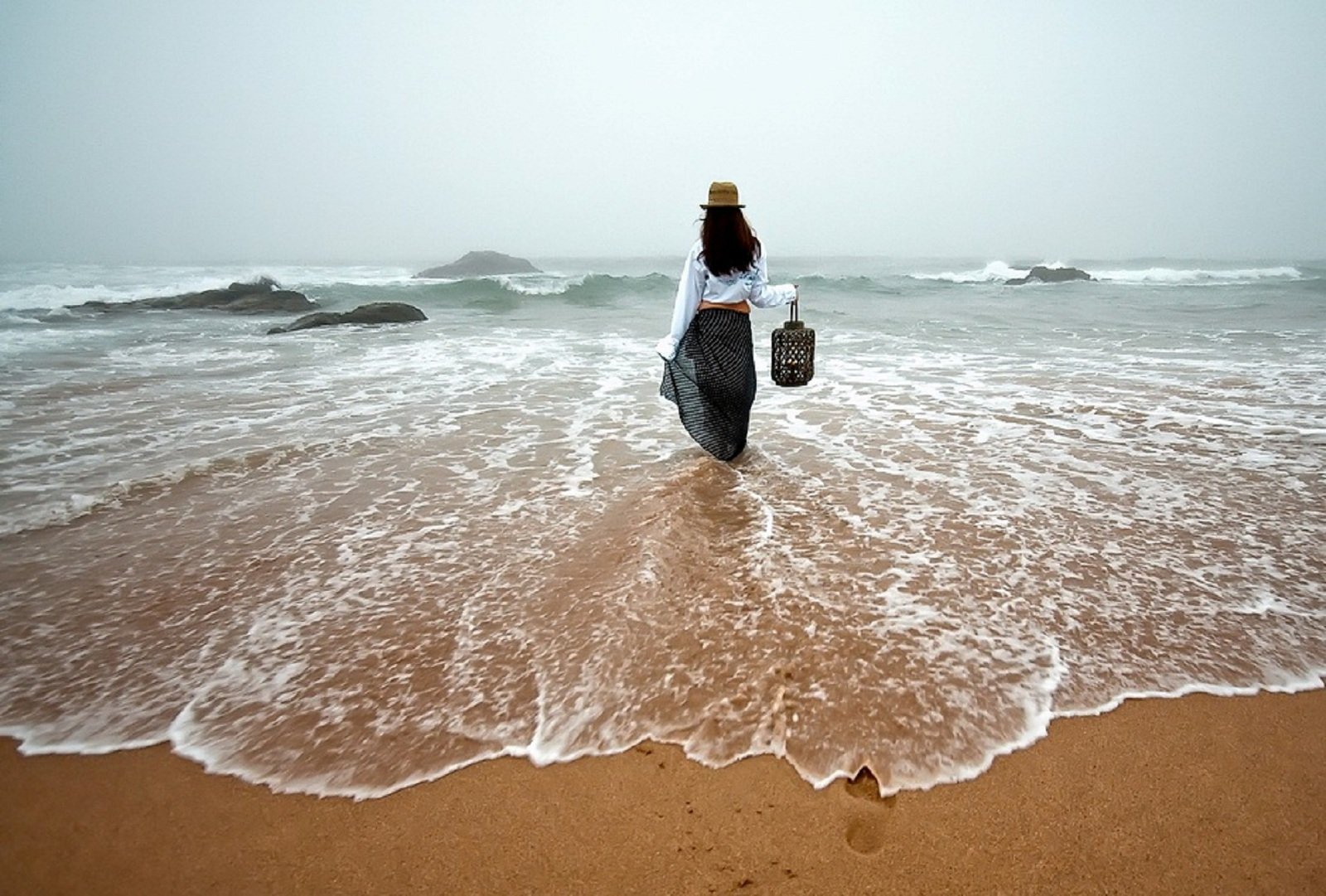 Душа хочется море. Фотосессия на море. Девушка на берегу моря. Фотосессия на берегу моря. Жить на берегу моря.