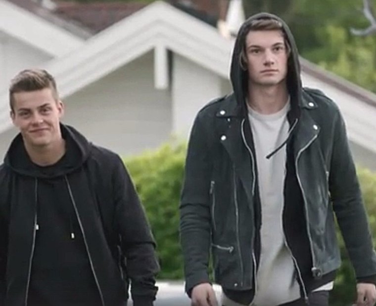 СКАМ Крис и Вильям