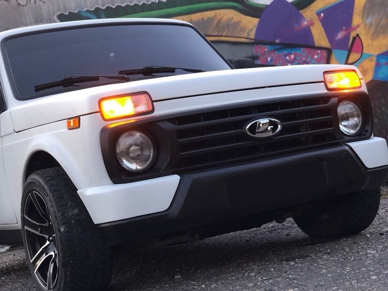 Нива Урбан черная тонированная