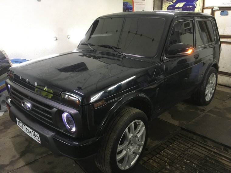 Нива Урбан черная тонированная