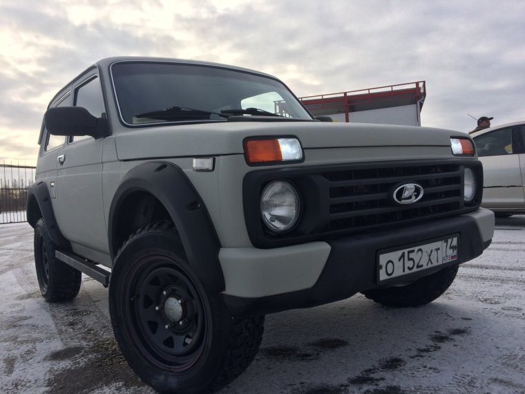 Нива Урбан черная матовая