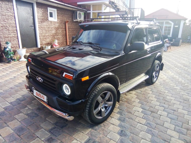 Нива Урбан черная тонированная