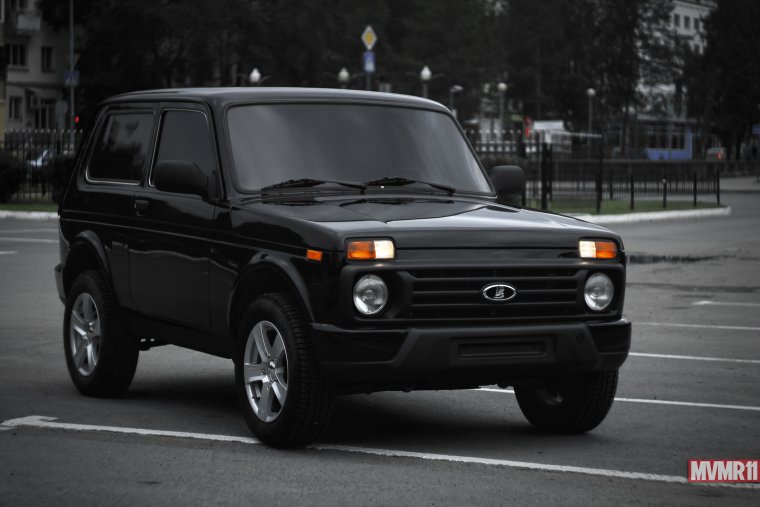 Нива 21213 черная