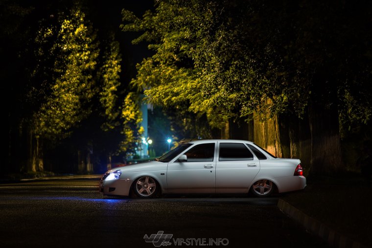 Серебристая Приора бункер 1080