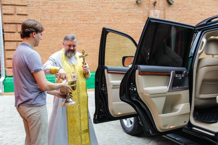 Освятить машину