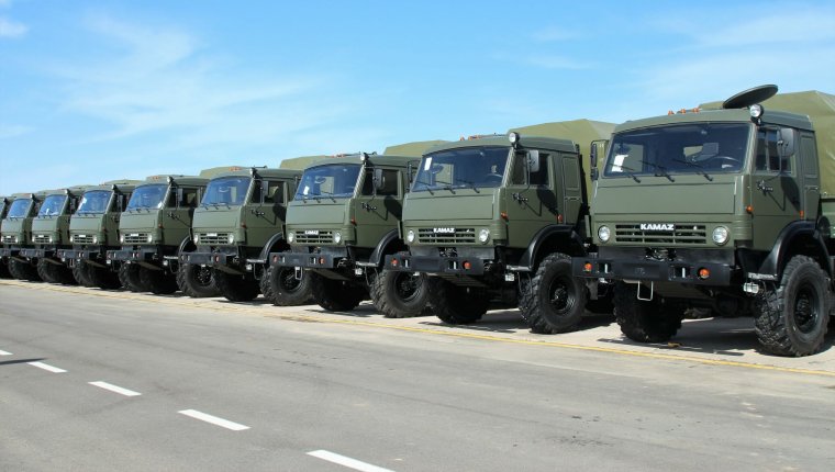 Колонна КАМАЗОВ вс РФ