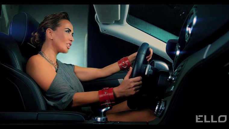 Машина Жанны Фриске за рулём