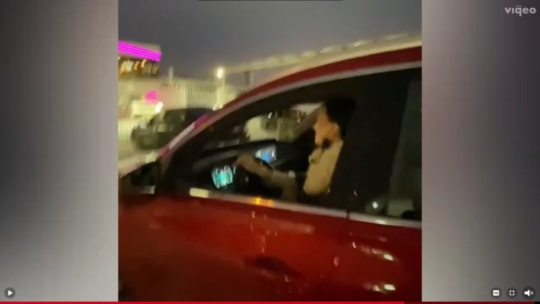 Елки угнал Мерседес