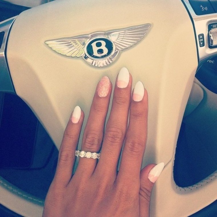 Ногти с надписями