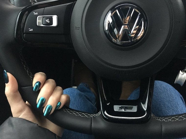 В машине BMW i528