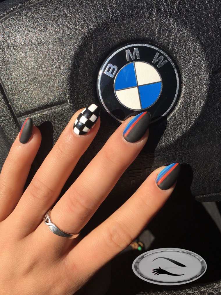 Маникюр в стиле BMW
