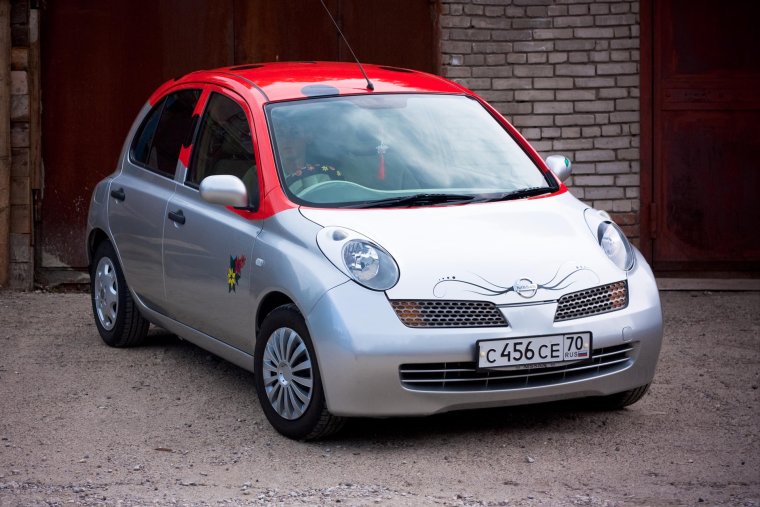 Ниссан марта переделанный в Божью коровку фото