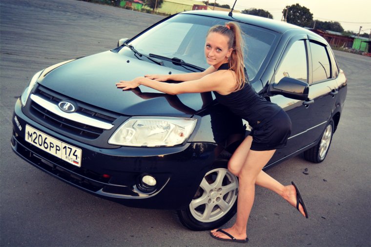 Лада Гранта и девушки