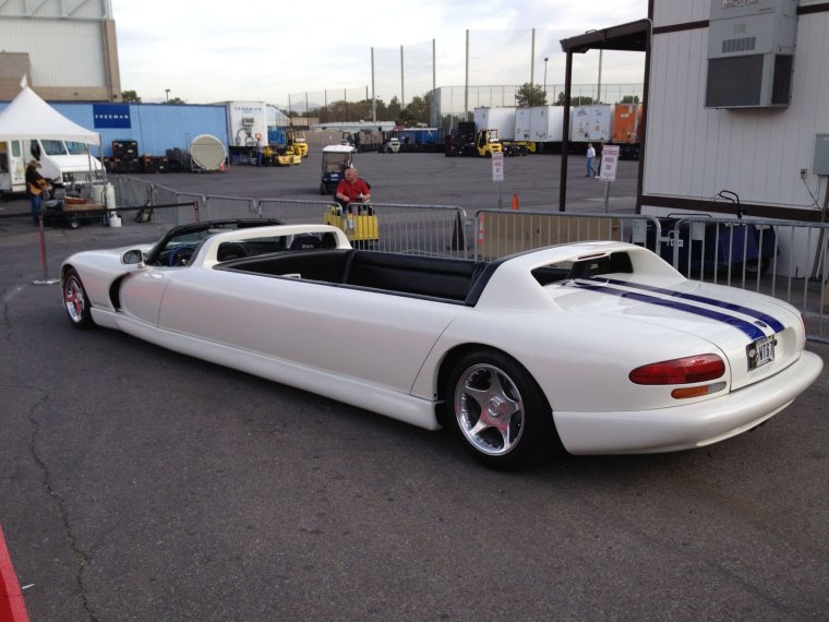 Додж Вайпер лимузин