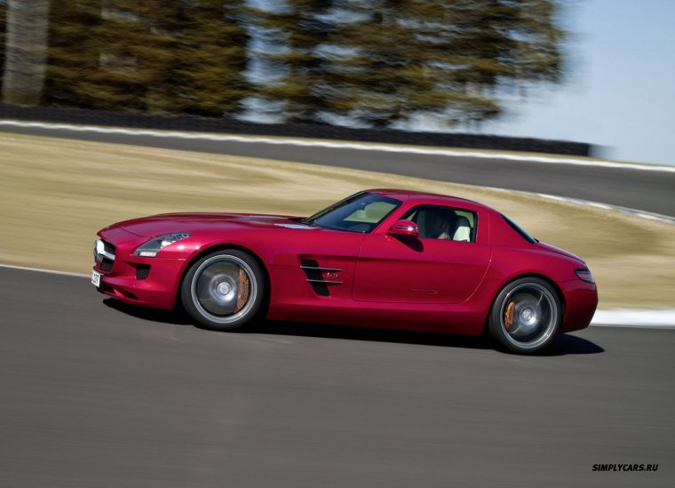 Mercedes-Benz SLS AMG капот
