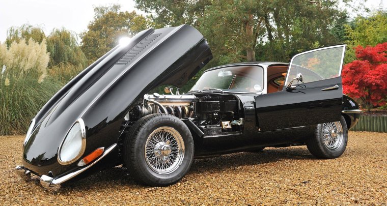 Ягуар с длинным капотом