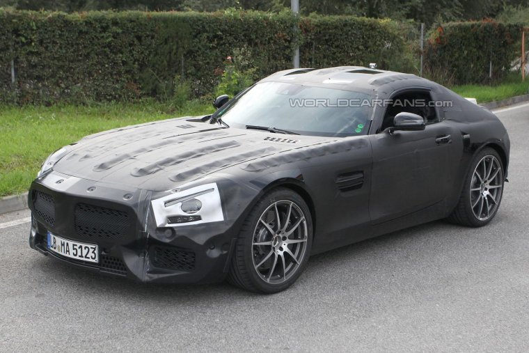 Мерседес-Бенц с длинным капотом