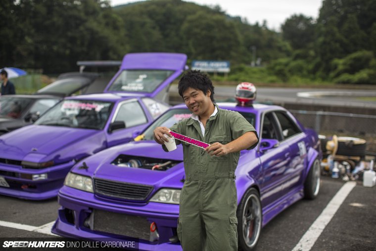 Японец возле машины