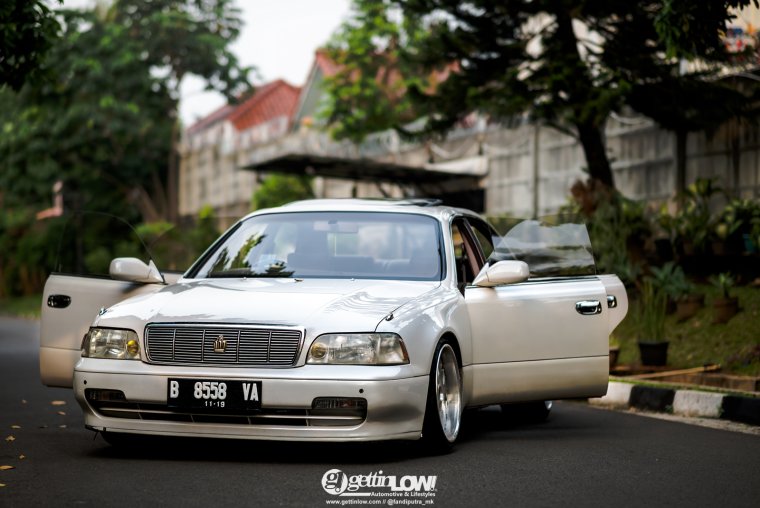 Toyota Crown s170 девушка