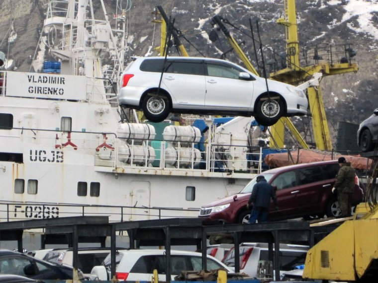 Автомобили в порту