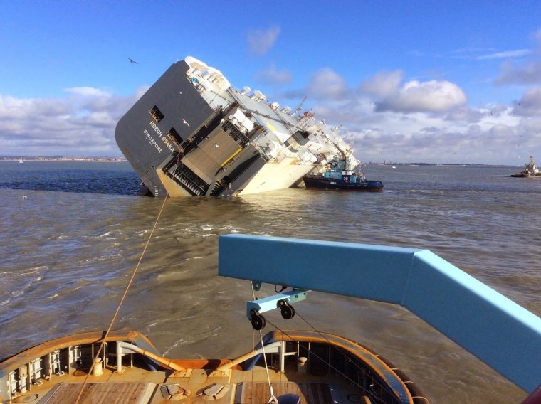 Крушение автовоза Hoegh Osaka