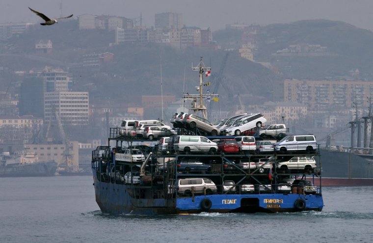 Судно с автомобилями