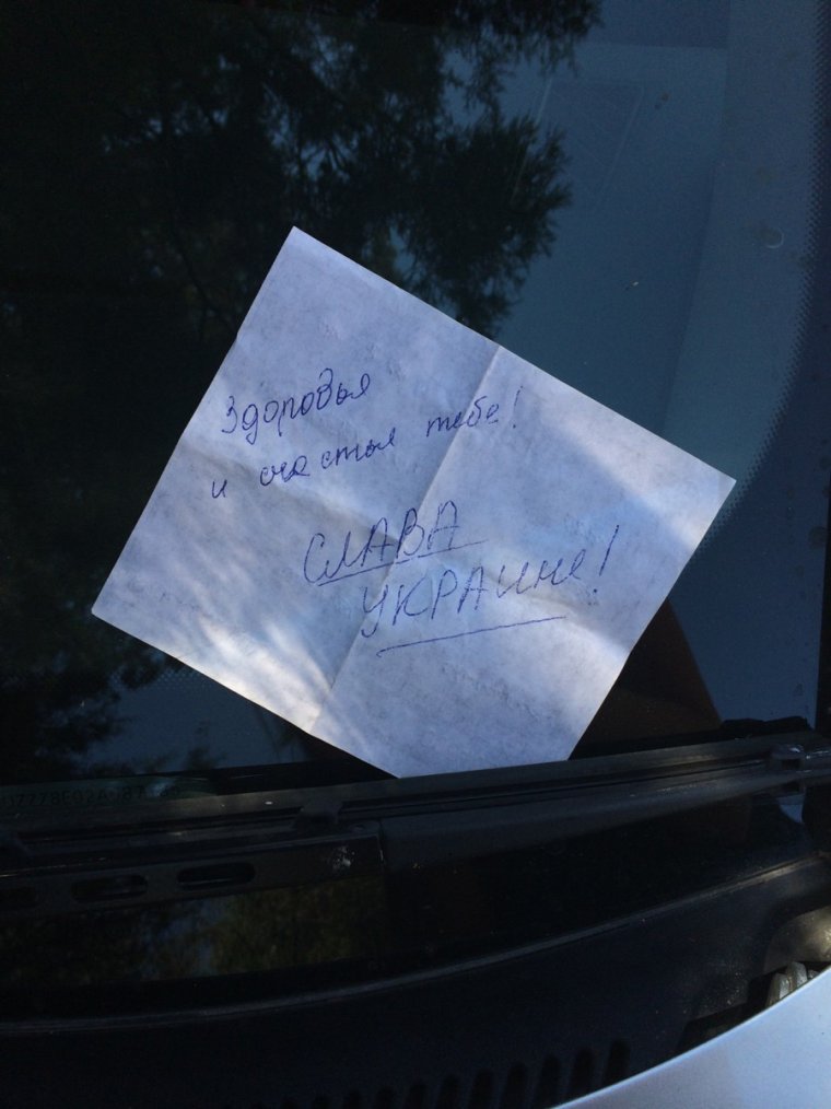 Украшение свадебного авто живыми цветами