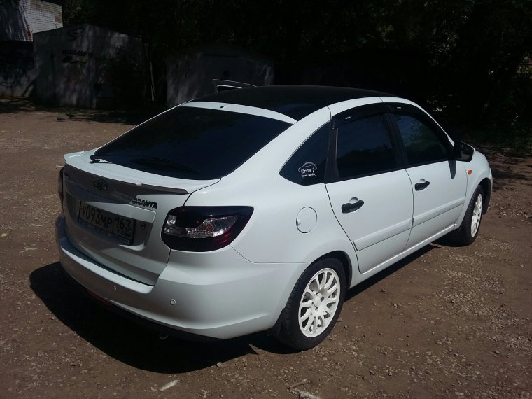 Лада Гранта лифтбек белая тонированная