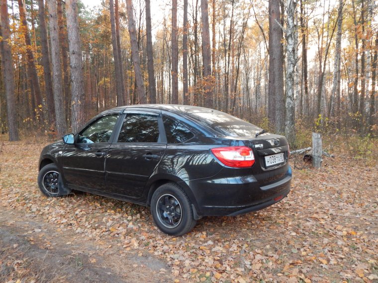 Лада Гранта лифтбек 2018 черная