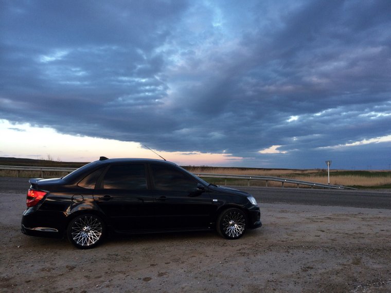 Лада Гранта спорт чёрная танираванная