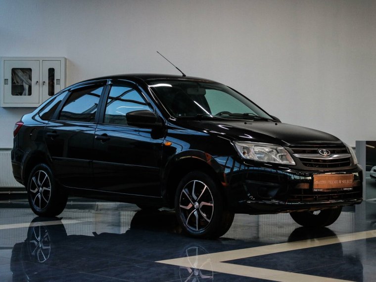 Лада Гранта лифтбэк черная