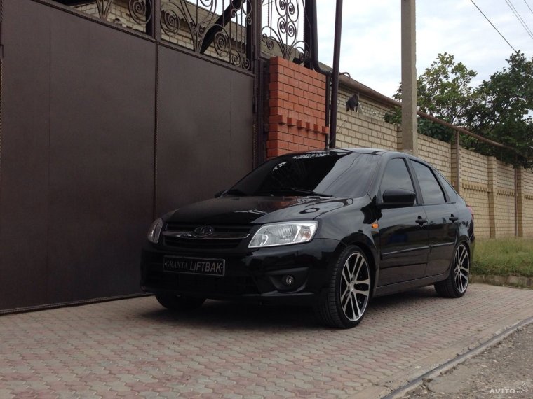 Лада Гранта фл на 15 дисках черная