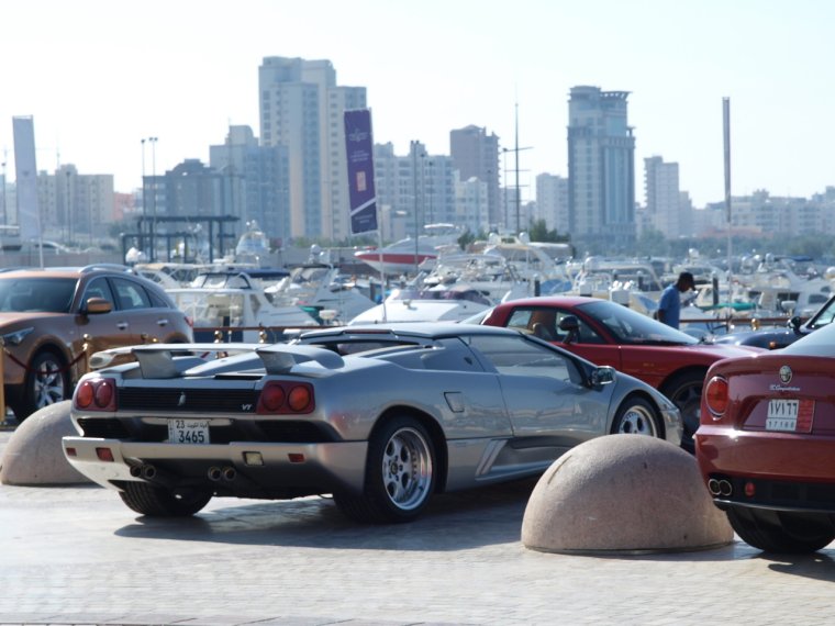 Машины плавятся от жары