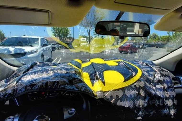 Расплавленные машины в Дубае