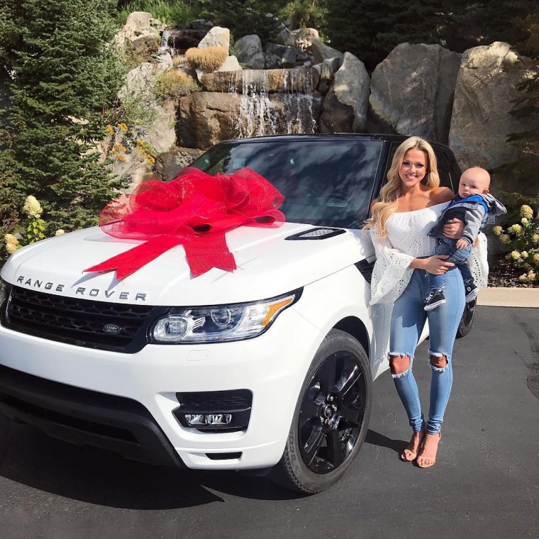 БМВ х6 белая с бантом