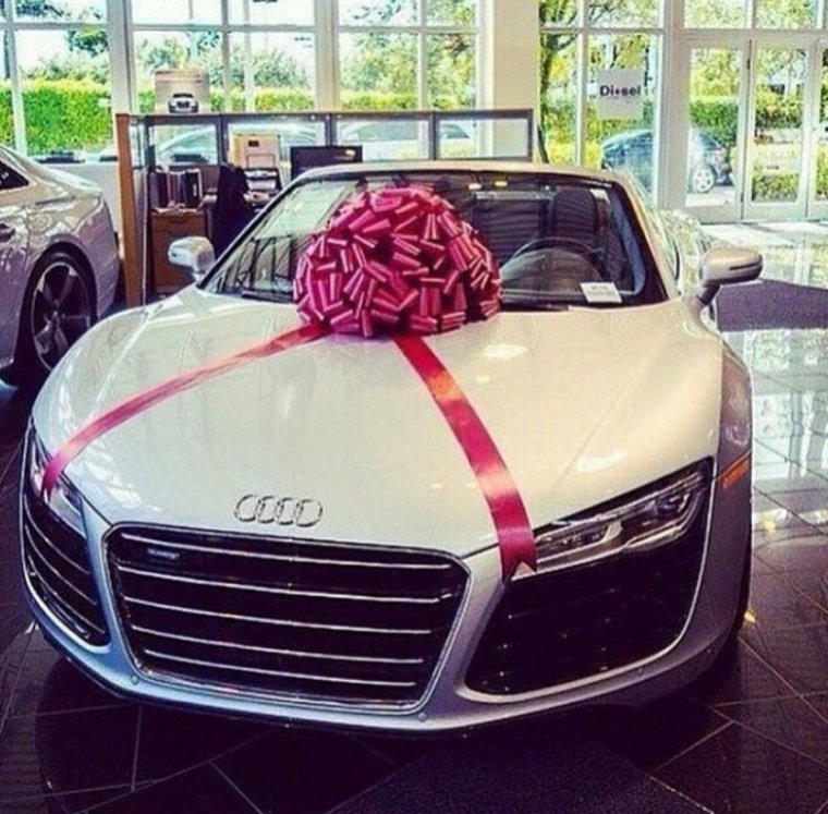 Красивая машина в подарок