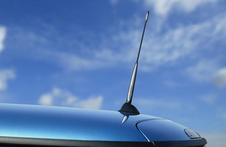 Машина с антенной на крыше