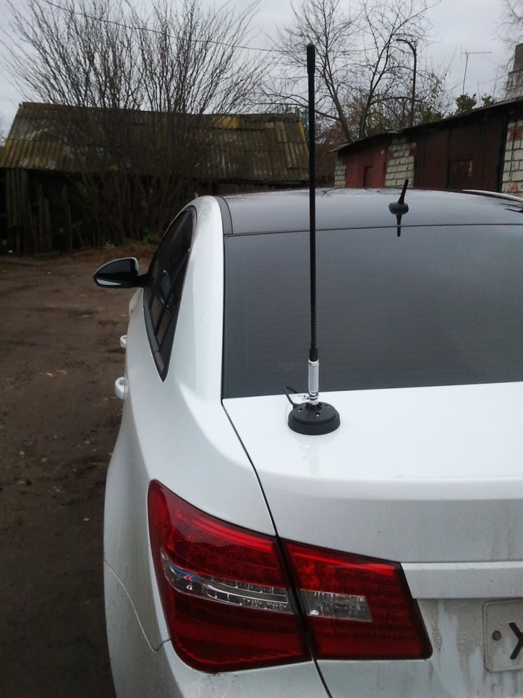 Антенна рации автомобильные на крыше машины