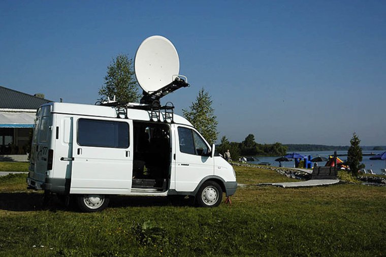 Фургон с антенной