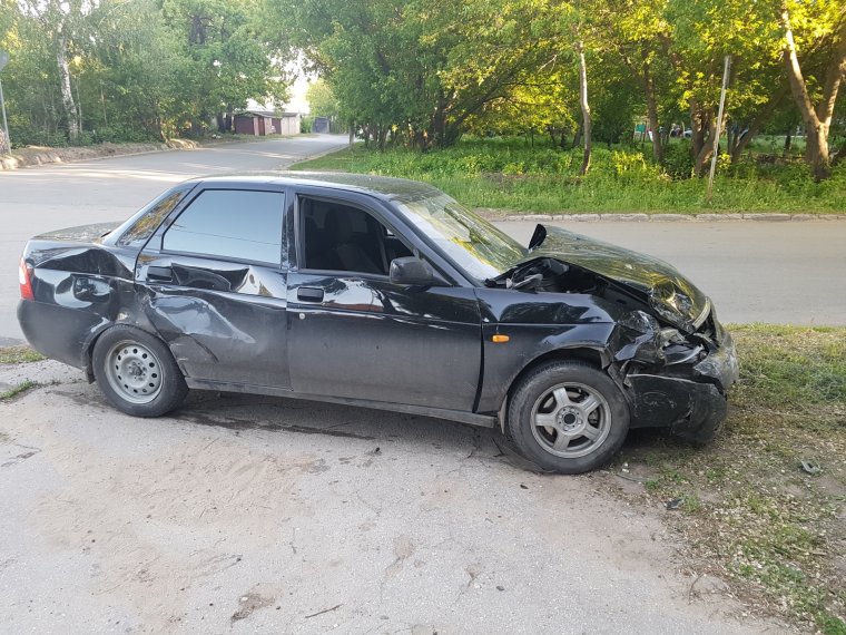 Приора хэтчбек черная авария