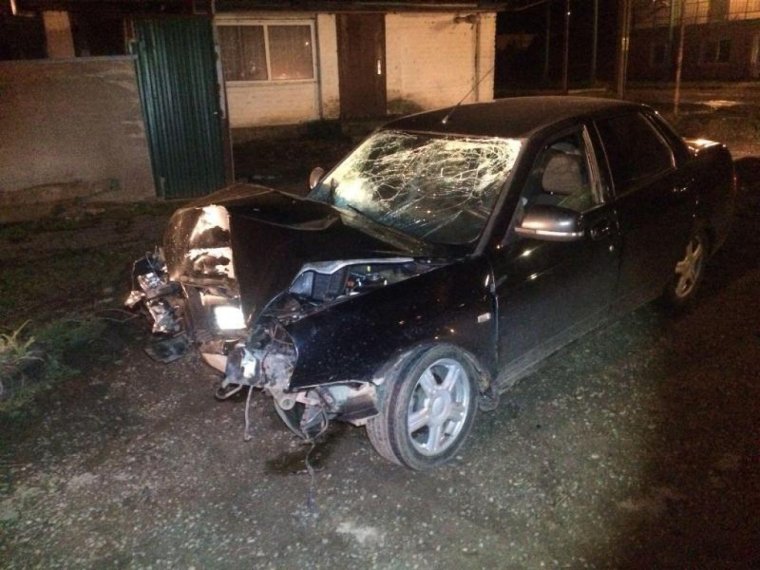 Битая черная Приора