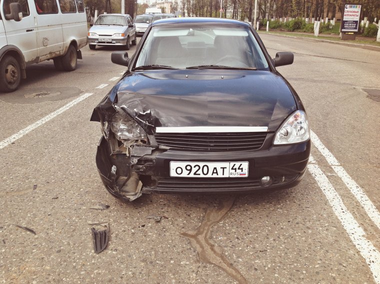 Черная Приора седан ДТП