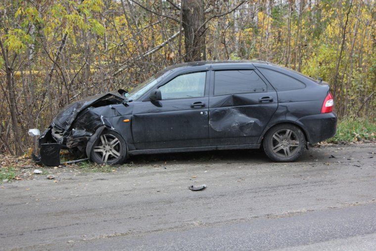 Приора хэтчбек черная авария