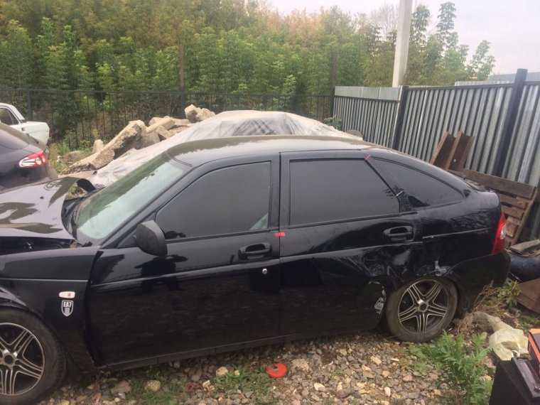 Приора хэтчбек черная авария