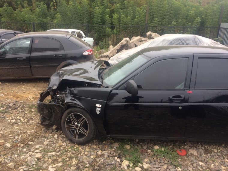 Приора хэтчбек черная авария