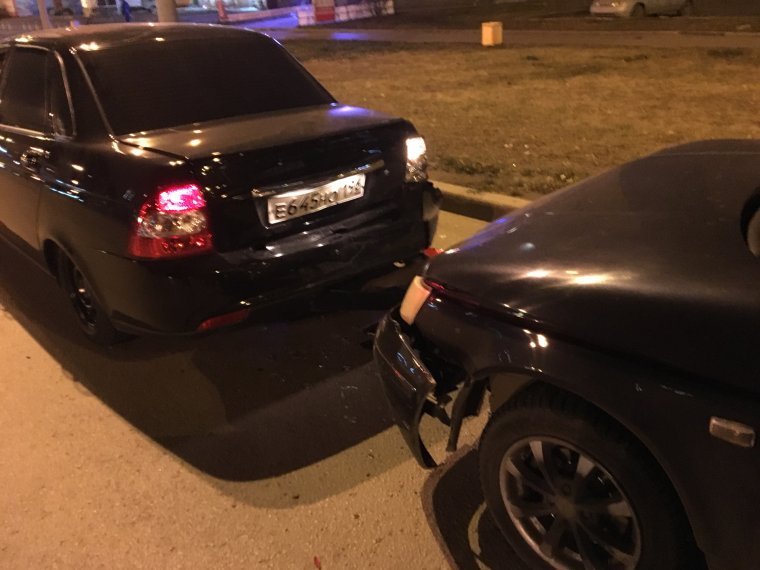 Черная Приора седан ДТП