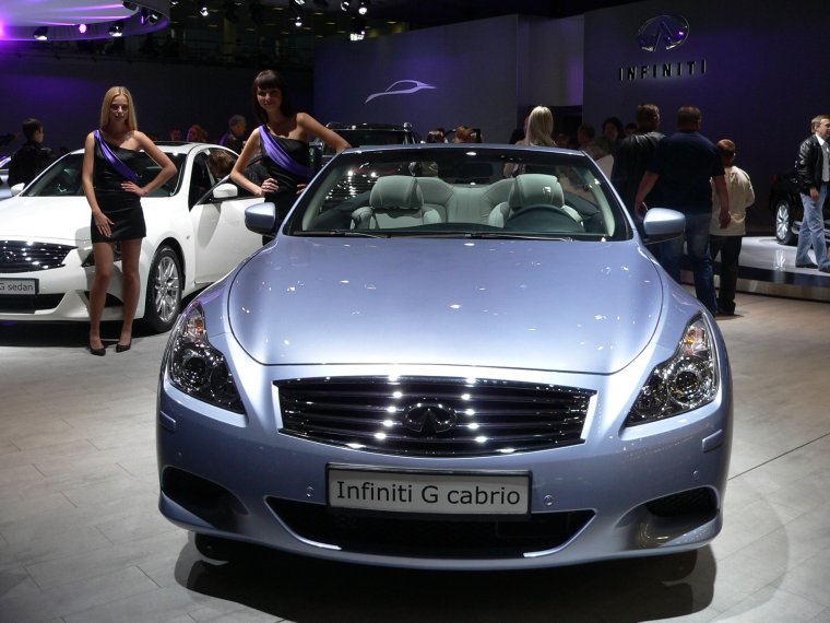 Машина в Крокус Сити молле