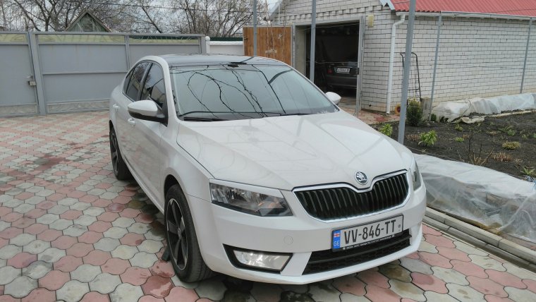 Шкода Октавия а7 черная крыша
